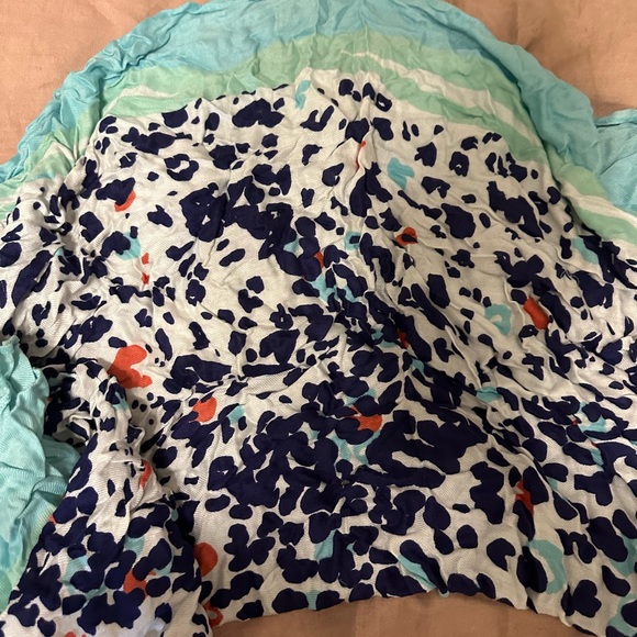 Lily Pulitzer scarf/coverup - Picture 3 of 3